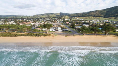 Apollo Bay Beach House - Yarra Valley Accommodation 1