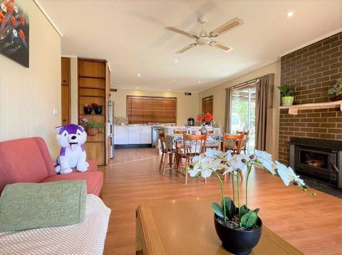 Apollo Bay Holiday House - Yarra Valley Accommodation 0