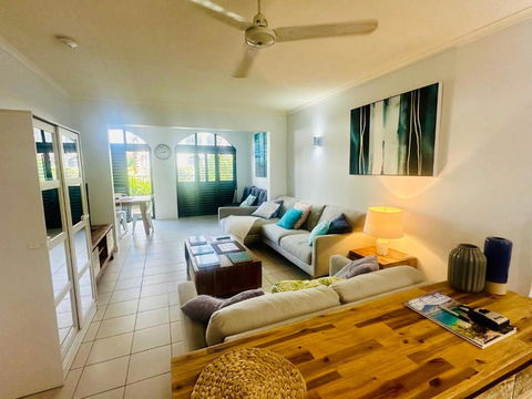 Apartment In Palm Cove - Yarra Valley Accommodation 1