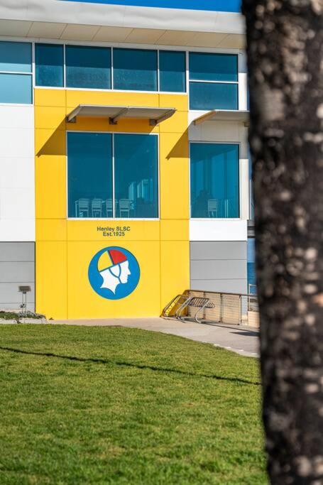 Aqua By The Sea - 1BR, Beachfront, Pool & Gym - Yarra Valley Accommodation 3
