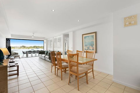 Aqua Linea 3 Noosa Parade 82 - Yarra Valley Accommodation 4