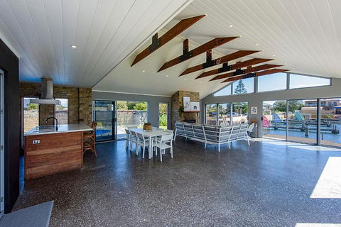 Aqua Tides- Family Home With Pool - Yarra Valley Accommodation 4