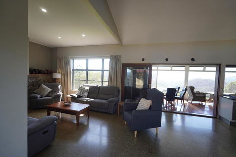 Arcadia Views - Yarra Valley Accommodation 3