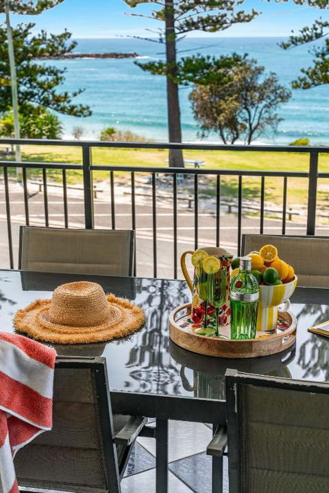 Arcoola 1 - Overlooking Main Beach - Yarra Valley Accommodation 2