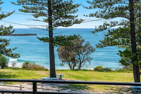 Arcoola 1 - Overlooking Main Beach - Yarra Valley Accommodation 1