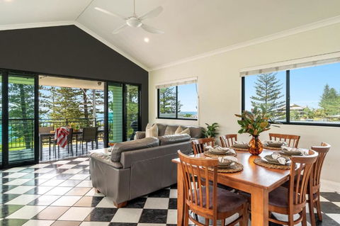 Arcoola 1 - Overlooking Main Beach - Yarra Valley Accommodation 3