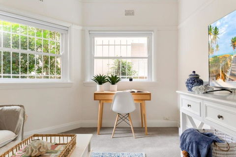 Art Deco Apartment Meters Away From The Beach - Yarra Valley Accommodation 2