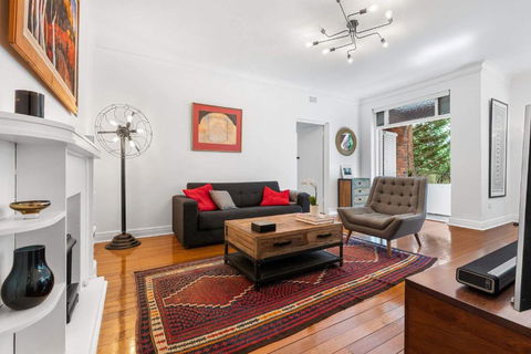 Art-Deco Gem In Midlothian Opposite Beach - Yarra Valley Accommodation 1