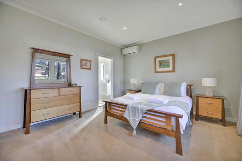 Art House On Anson - Artistic Haven, Spa, Pets - Yarra Valley Accommodation 1