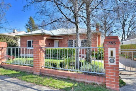 Art House On Anson - Artistic Haven, Spa, Pets - Yarra Valley Accommodation 2