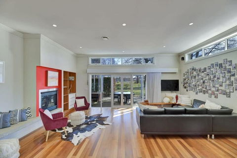 Art House On Anson - Artistic Haven, Spa, Pets - Yarra Valley Accommodation 3
