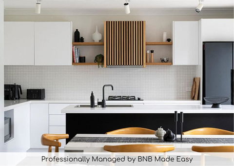 Artful Abode - Duntryleague, Vibrant Decor - Yarra Valley Accommodation 0
