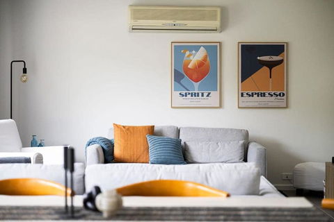 Artful Abode - Duntryleague, Vibrant Decor - Yarra Valley Accommodation 3