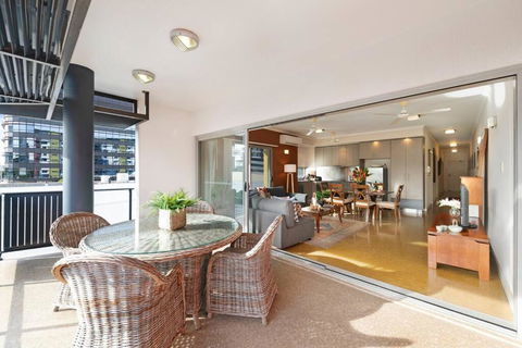 Artistic City Escape With Balcony And Parking - Yarra Valley Accommodation 0