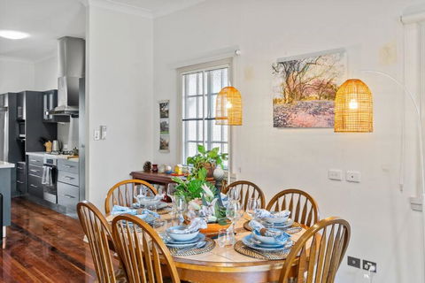 Artistic Queenslander With Park Views - Near City! - Yarra Valley Accommodation 0