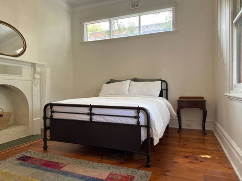 Artsy North Melbourne 2-Bedder - Yarra Valley Accommodation 2