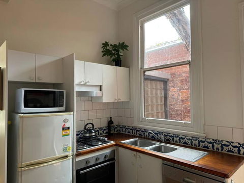 Artsy North Melbourne 2-Bedder - Yarra Valley Accommodation 3