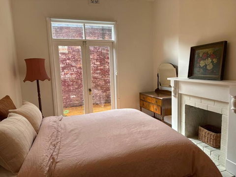 Artsy North Melbourne 2-Bedder - Yarra Valley Accommodation 4