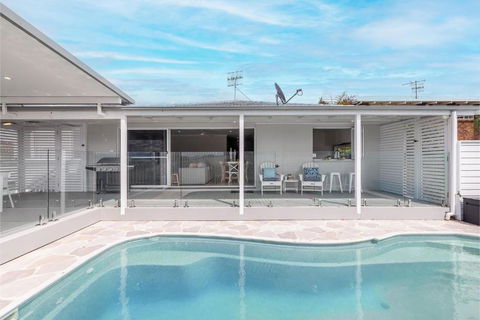 Ash Haven, 19 Ash St - Views, Pool, Air Con, Boat Parking, Wi-Fi - Yarra Valley Accommodation 3