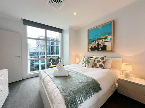Aspire CBD One Bedroom With Indoor Pool & Parking Available - Yarra Valley Accommodation 2
