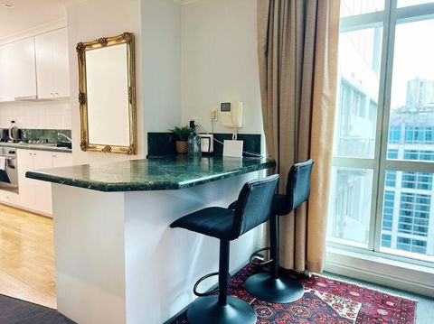 Aspire CBD One Bedroom With Indoor Pool & Parking Available - Yarra Valley Accommodation 4