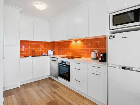 Astrids At Central Park - 2BR L Lake & Mountain Views L Central Location L WiFi - Yarra Valley Accommodation 1