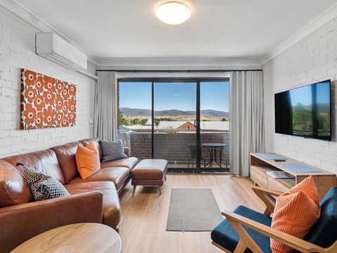 Astrids At Central Park - 2BR L Lake & Mountain Views L Central Location L WiFi - Yarra Valley Accommodation 2