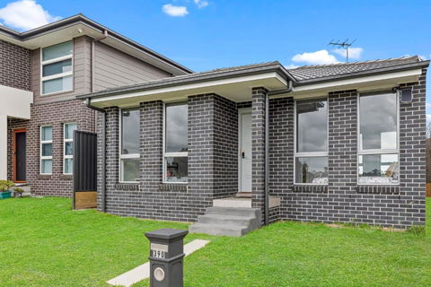 Austral Brand New 3Br House With WiFi & Parking - Yarra Valley Accommodation 0