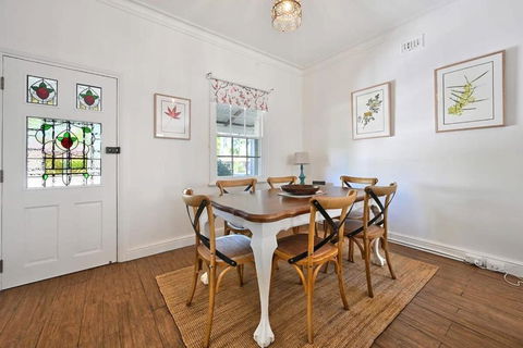 Autumn Leaf Cottage - Heritage Charm, Close To CBD - Yarra Valley Accommodation 3