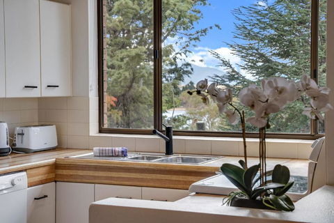 Avalanche 3 - 3BR Apartment L Central Location L Balcony L WiFi - Yarra Valley Accommodation 3