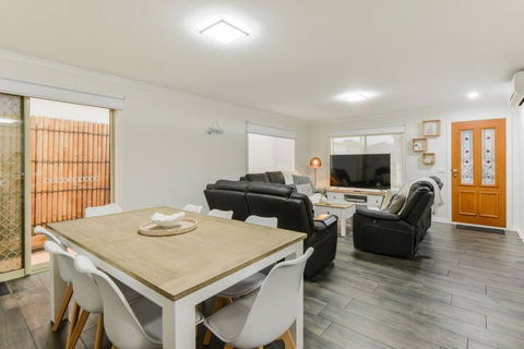 Avenue Family Retreat - Yarra Valley Accommodation 0