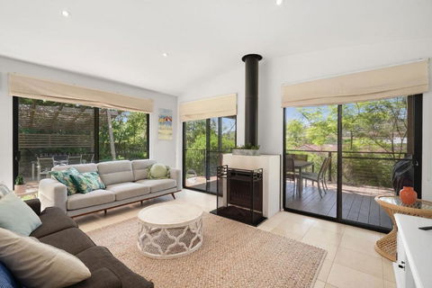 Avoca Beach Living - Yarra Valley Accommodation 3