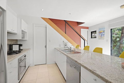 Avoca Beach Living - Yarra Valley Accommodation 4