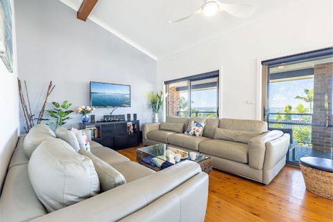 Away Nelson Bay, 29 Wollomi Ave - Spacious Family Home With Water Views, Pet Friendly, Wifi & Aircon - Yarra Valley Accommodation 3