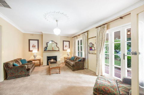 Ayr House - Echuca Holiday Homes - Yarra Valley Accommodation 1