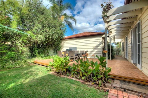 Ayr House - Echuca Holiday Homes - Yarra Valley Accommodation 3