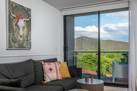 Awesome Brooklyn Inspired Stay - Mt Ainslie View - Yarra Valley Accommodation 1