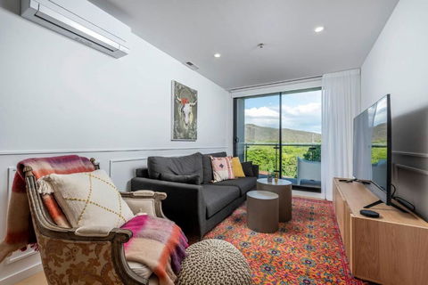 Awesome Brooklyn Inspired Stay - Mt Ainslie View - Yarra Valley Accommodation 4