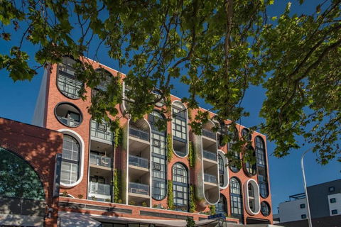 Awesome Brooklyn Inspired Stay - Mt Ainslie View - Yarra Valley Accommodation 3