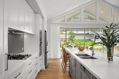 Avoca Beach Seabreeze At Saltwater - Yarra Valley Accommodation 0