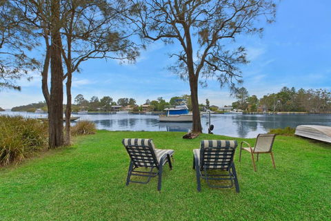 Aqua Adventures Retreat. Waterfront Playground - Yarra Valley Accommodation 0