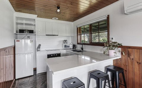 Apollo Bay Cottages- Sabine - Yarra Valley Accommodation 1