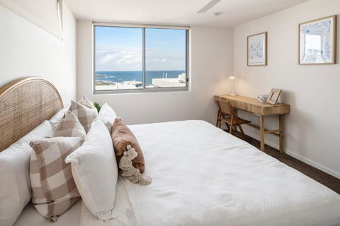 Azure Oceanside Apartment At Kings Beach - Yarra Valley Accommodation 2