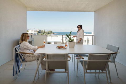 Azure Oceanside Apartment At Kings Beach - Yarra Valley Accommodation 3