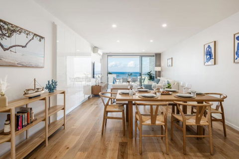 Azure Oceanside Apartment At Kings Beach - Yarra Valley Accommodation 4