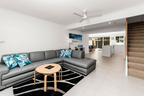 BARBADOS Ultimate Laid-back Holiday - Flat Stroll To River - Yarra Valley Accommodation 0