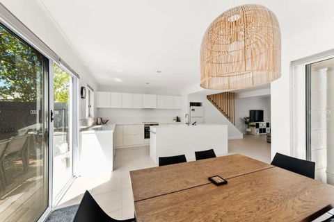 BARBADOS Ultimate Laid-back Holiday - Flat Stroll To River - Yarra Valley Accommodation 2