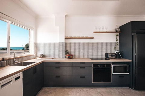 BAY PROPERTIES . Ocean Sounds - Yarra Valley Accommodation 1