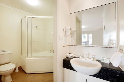 Glenmore Tavern - Yarra Valley Accommodation 3