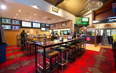 Glenmore Tavern - Yarra Valley Accommodation 8